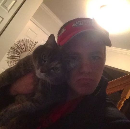 teen-couldn-t-find-a-date-for-the-prom-so-he-took-his-cat-instead-05
