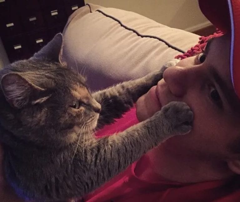 teen-couldn-t-find-a-date-for-the-prom-so-he-took-his-cat-instead-06