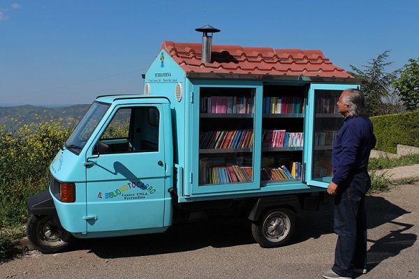 El bibliomotocarro: una manera original de promover la lectura - Librópatas
