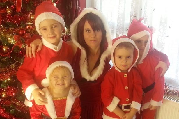 Mum-of-four puts up Christmas decorations in OCTOBER - including 8ft tree -  Mirror Online