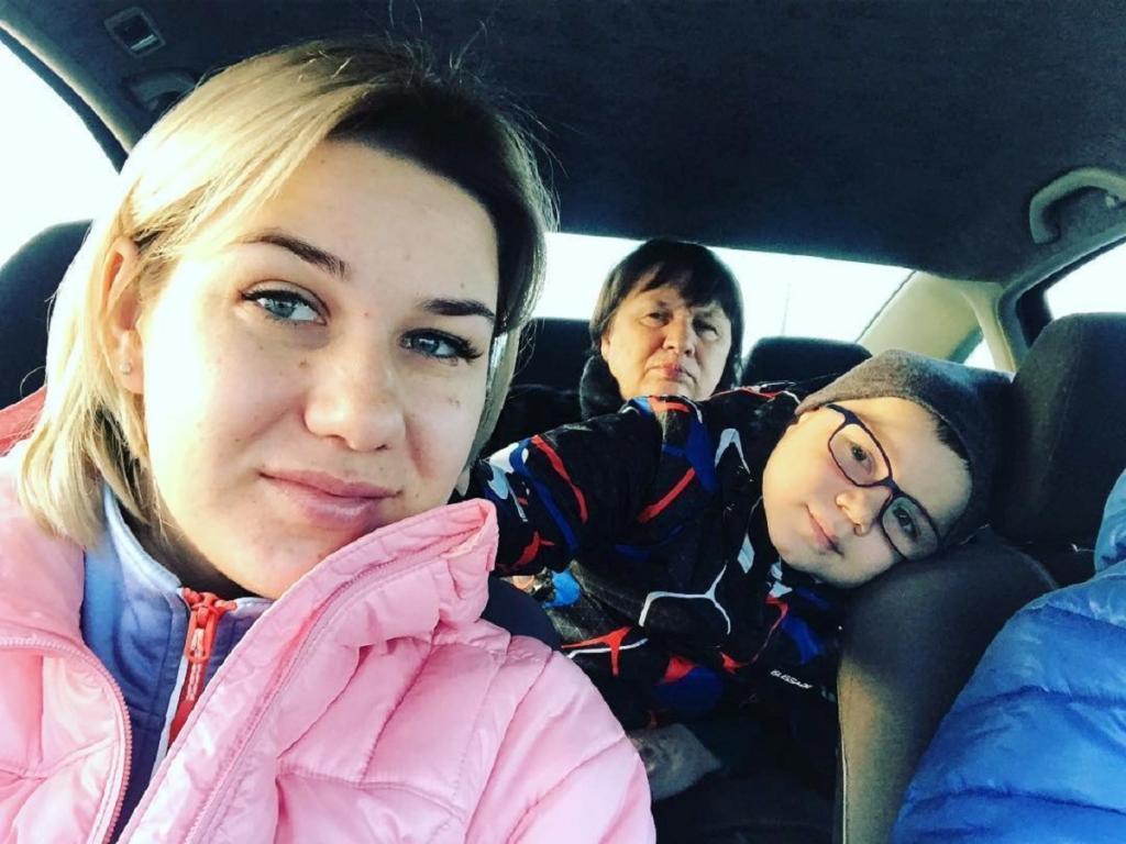 4-летний мальчик, больной раком, сам делал игрушки, чтобы накопить денег на лечение