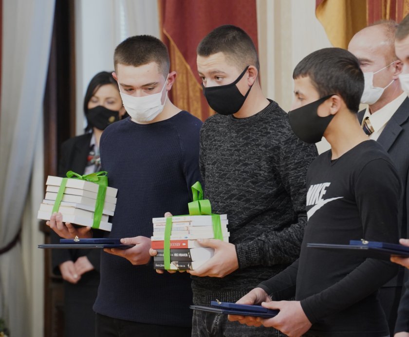 По света и у нас - БНТ Новини