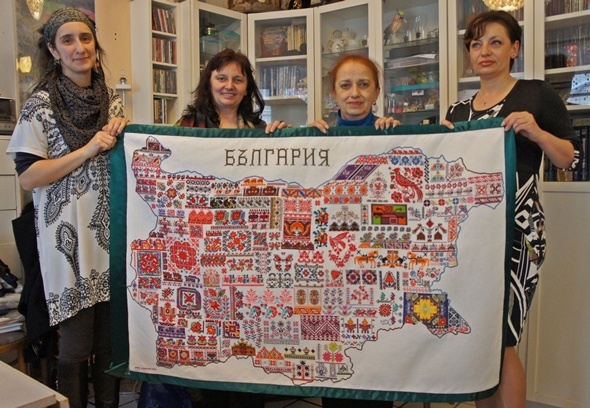 Ирен Ямами: Избродирах 140 шевици върху картата на България | Kafene.bg