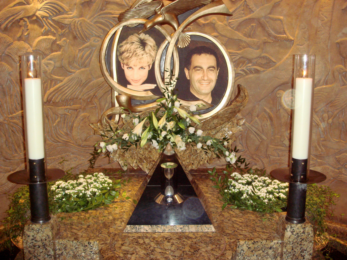 112407-Harrods-DiannaDodiMemorial2