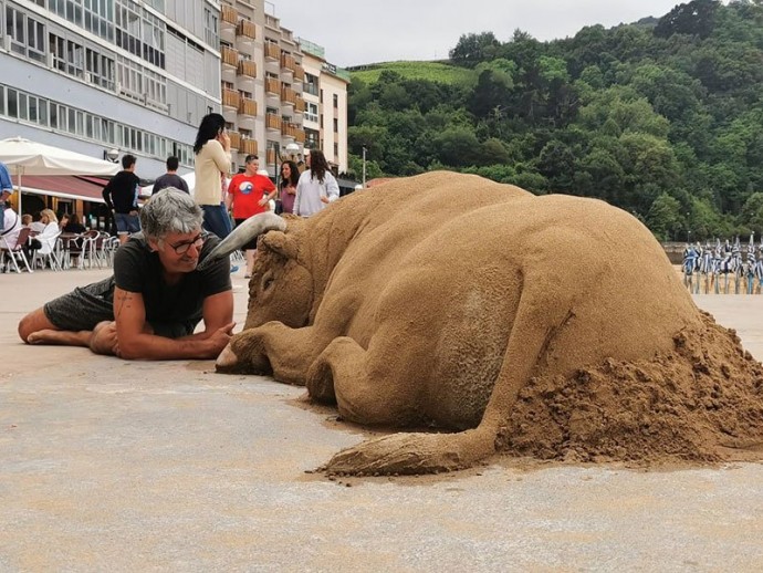 artist-creates-incredibly-detailed-sand-sculptures-that-look-like-real-animals-and-these-are-some-of-his-best-creations-04