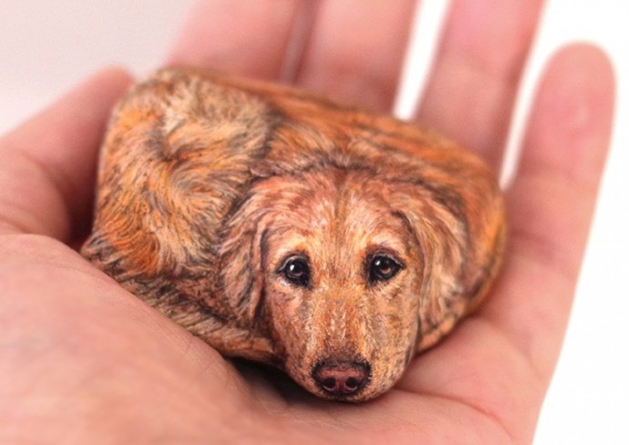 artist-transforms-found-stones-into-tiny-animals-that-fit-in-the-palm-of-your-hand-01-3