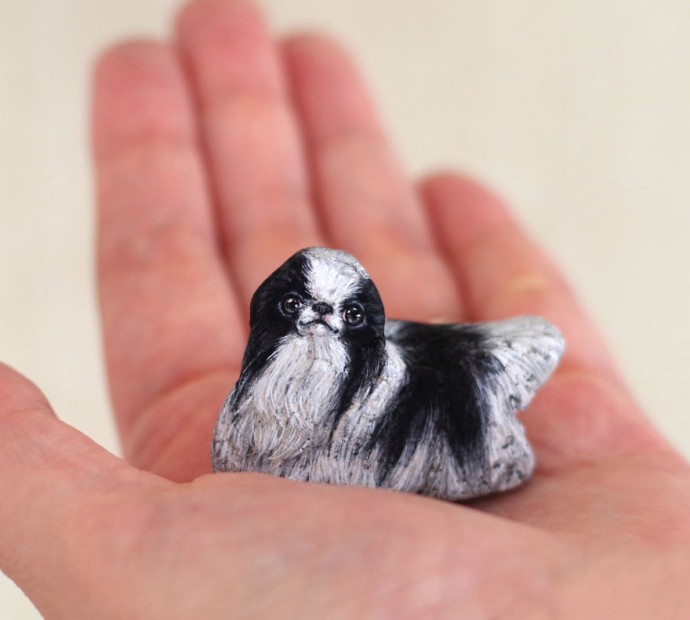 artist-transforms-found-stones-into-tiny-animals-that-fit-in-the-palm-of-your-hand-17