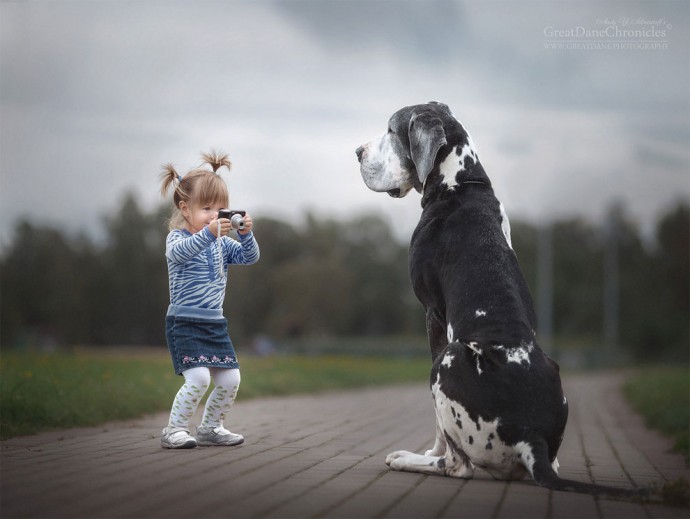 photographer-captures-the-beautiful-bond-between-children-and-their-big-dogs-03