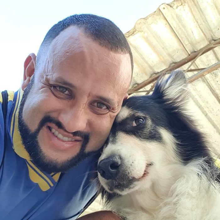 mailman-takes-adorable-selfies-with-every-animal-he-befriends-at-work-02