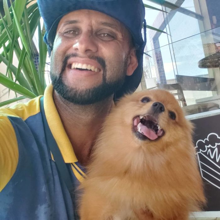 mailman-takes-adorable-selfies-with-every-animal-he-befriends-at-work-10