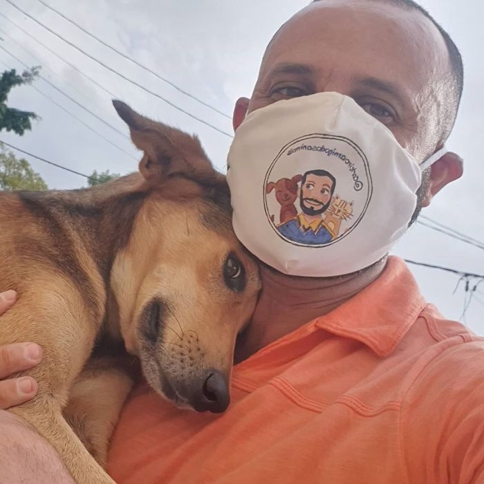 mailman-takes-adorable-selfies-with-every-animal-he-befriends-at-work-14