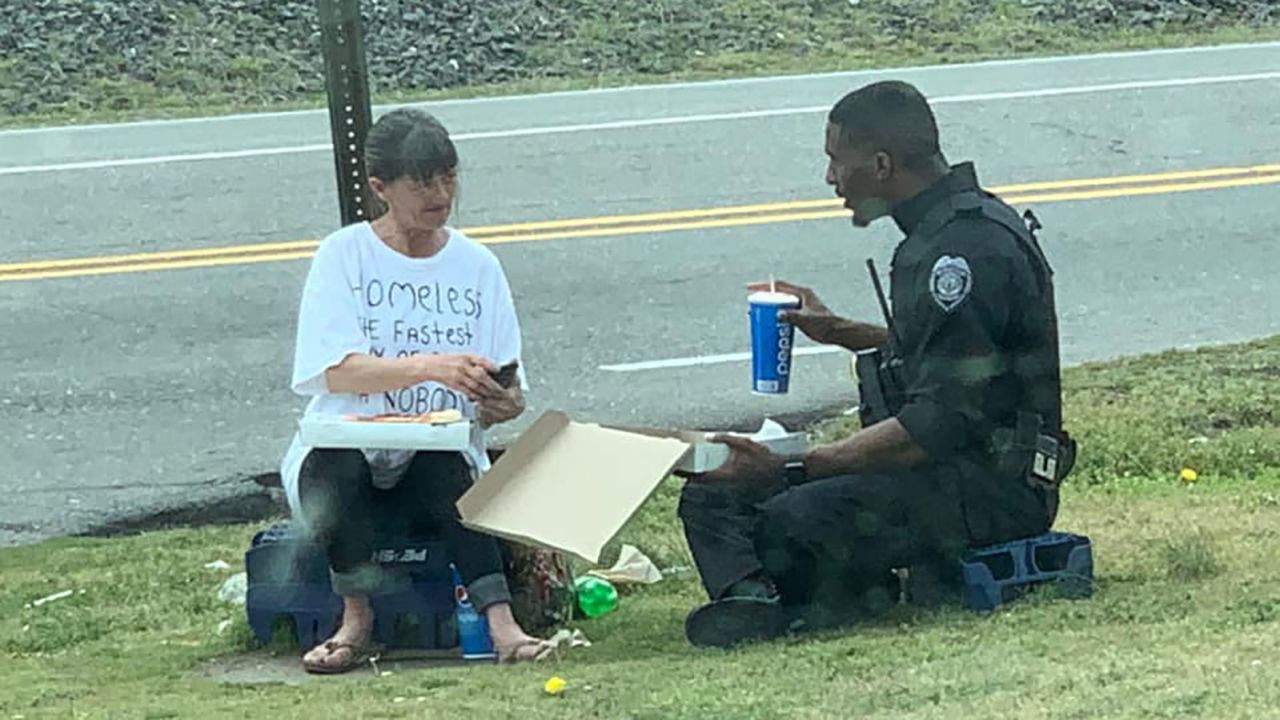 A police officer spent his lunch break sharing pizza with a homeless woman and it was captured in a heartwarming photo | CNN