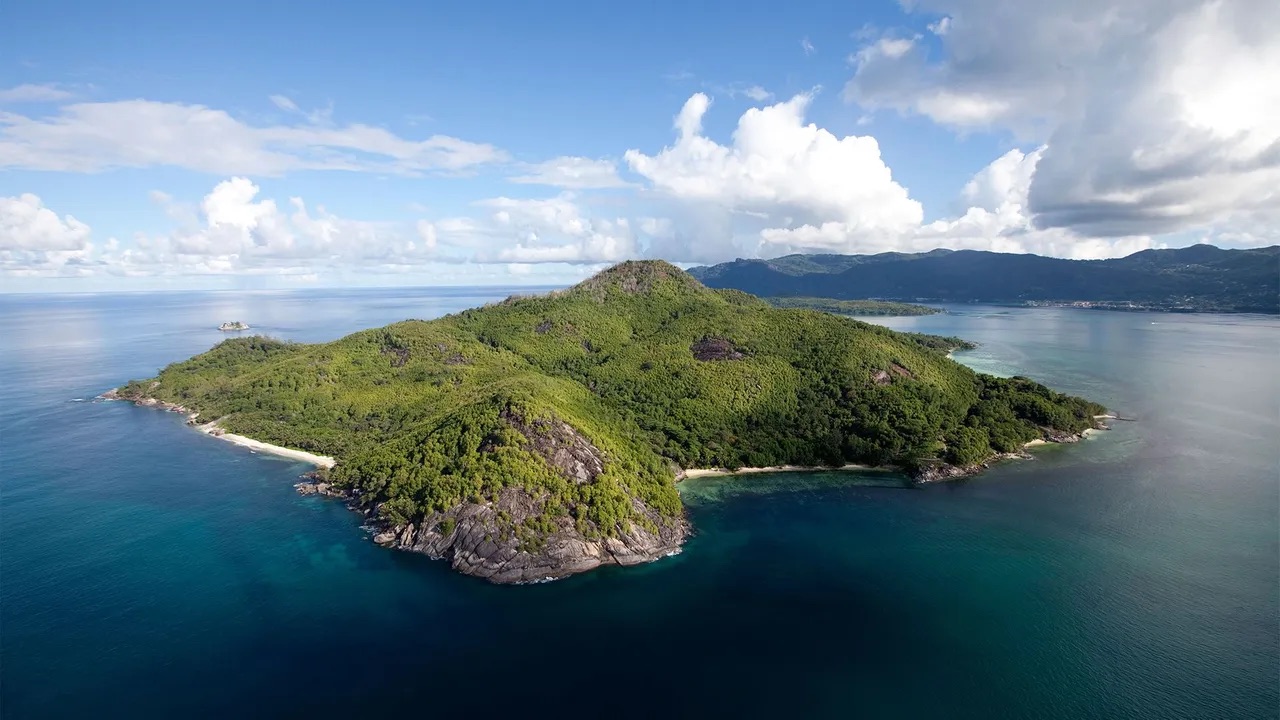Moyenne Island is a riot of green against cobalt skies and a sapphire sea, like a tiny rainforest erupting from the ocean.(Credit: imageBROKER/Alamy)