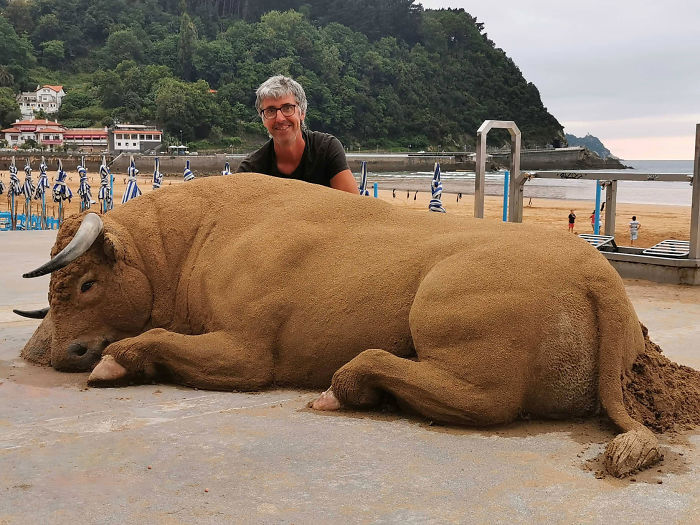 5ecb6f591fee7-sand-art-bull-andoni-bastarrika-1-1-5ec7871b230c0__700