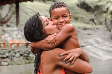 La modelo e influencer brasileña, con el pequeño Wallace.