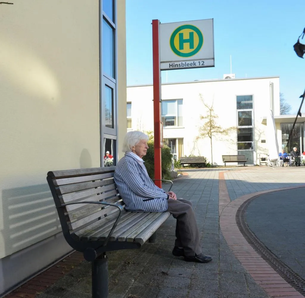 Elderly Vision" set up fake bus stops in nursing homes?These countries do -  iMedia