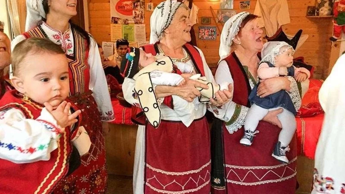 Бабинден е! Празнуваме Деня на родилната помощ