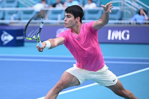ATP Miami: Carlos Alcaraz opens title defense in style