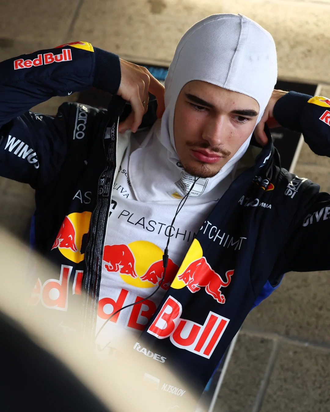 Никола Цолов в екип на Red Bull / Racing Bulls преди FP1 на Формула 1