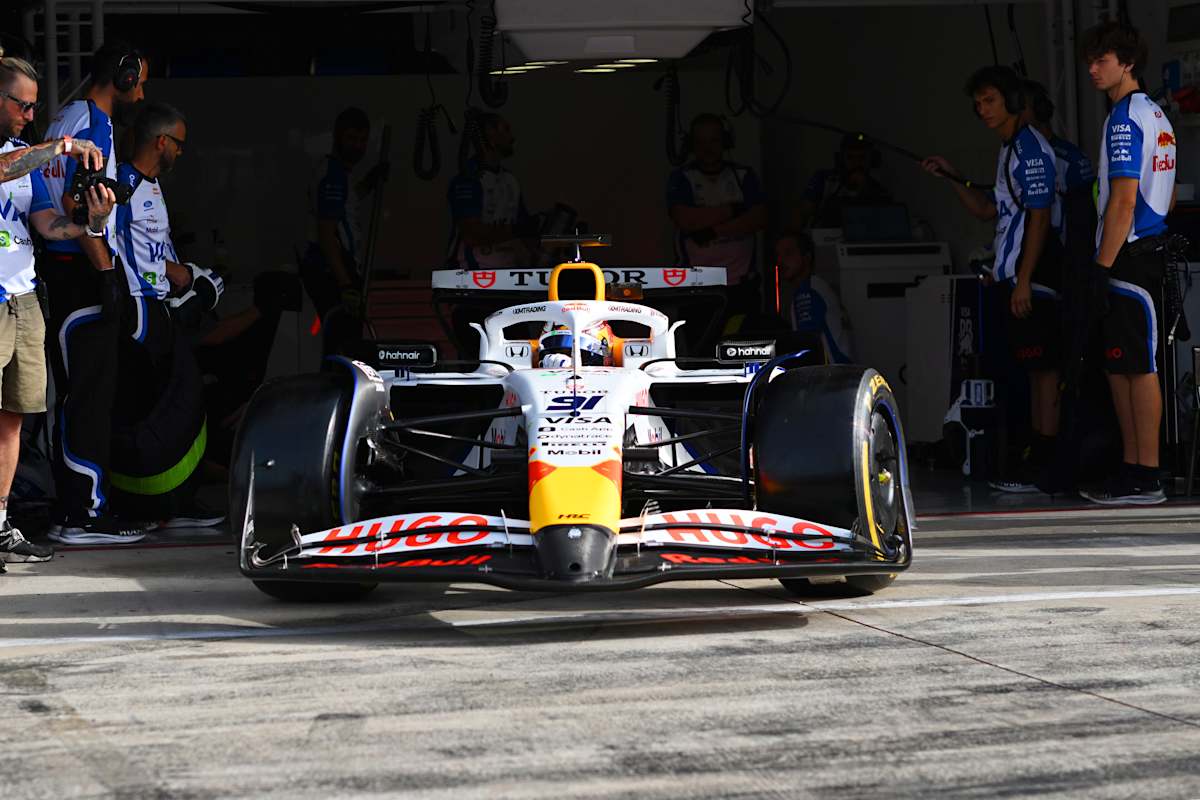 Никола Цолов – българският пилот ще кара в FP1 на Гран при на Мексико за Racing Bulls