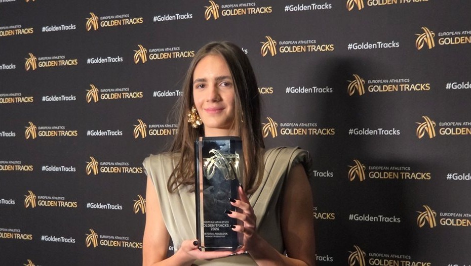 Виктория Ангелова с наградата „Изгряваща звезда на Европа“ на церемонията Golden Tracks в Лозана